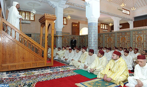 أمير المؤمنين يؤدي صلاة الجمعة ب “مسجد الرحمة” بالرباط