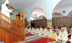أمير المؤمنين يؤدي صلاة الجمعة بالمسجد العتيق بمدينة الحسيمة