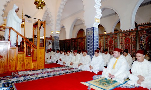 أمير المؤمنين يؤدي صلاة الجمعة بمسجد الرياض بالرباط