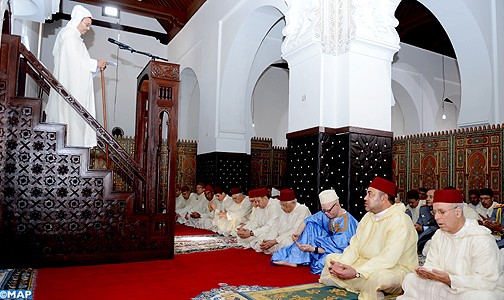 أمير المؤمنين يؤدي صلاة الجمعة بالمسجد المحمدي بالرباط و يستقبل الوزير المالي المكلف بالشؤون الدينية