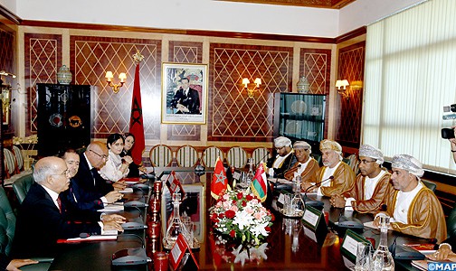السيد محمد الشيخ بيد الله يتباحث مع رئيس لجنة الصداقة البرلمانية العمانية  المغربية