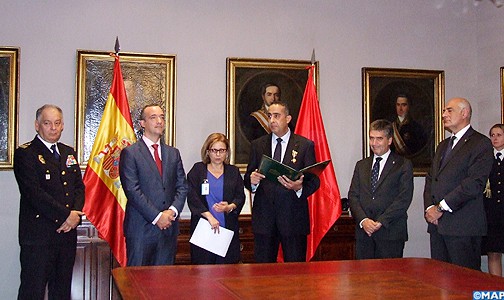 المملكة الإسبانية توشح مسؤولين بالمديرية العامة لمراقبة التراب الوطني اعترافا بدور المغرب في استتباب السلم والأمن عبر العالم