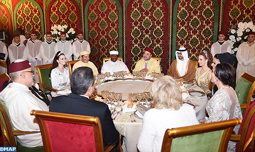 جلالة الملك يقيم مأدبة عشاء على شرف الشخصيات المدعوة لحفل زفاف صاحب السمو الملكي الأمير مولاي رشيد