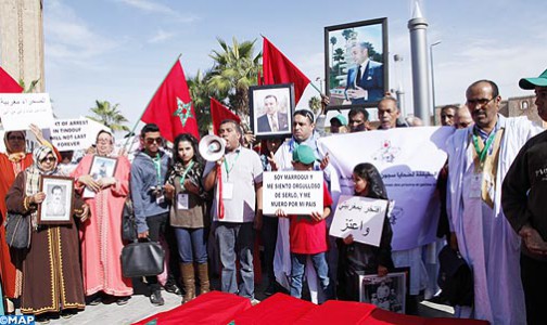 وقفة احتجاجية بالرباط لفضح انتهاكات حقوق الإنسان التي ترتكبها “البوليساريو” والنظام الجزائري في حق المغاربة