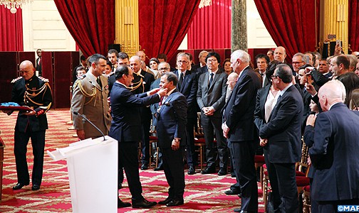 السيد المهدي قطبي يتسلم من الرئيس الفرنسي وسام جوقة الشرف من درجة قائد