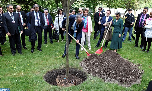 مؤتمر بون حول المناخ : غرس شجرة احتفاء بالتوقيع على اتفاق باريس حول تغيرات المناخ