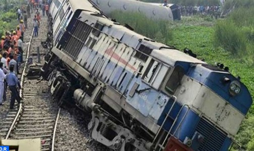 ارتفاع عدد ضحايا حادث خروج قطار عن سكته في شمال الهند إلى 142 قتيلا