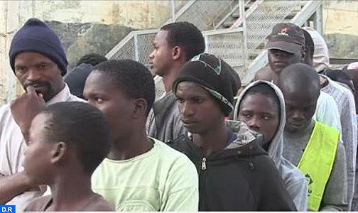 طرد مهاجرين من الجزائر: الجمعية المالية للمهجرين تندد ب”إهانة رهيبة” و”معاملة لاإنسانية”