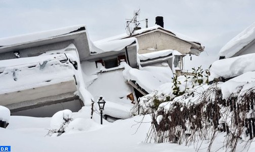 30 شخصا في عداد المفقودين في فندق إيطالي دفنوا تحت انهيار جليدي