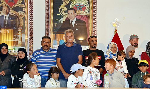 الأسر السورية التي كانت عالقة على الحدود الجزائرية المغربية تعرب عن عظيم امتنانها لصاحب الجلالة الملك محمد السادس