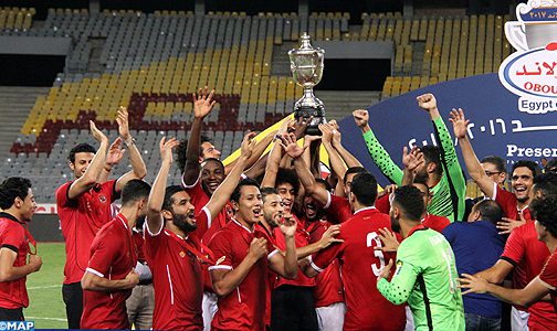الأهلي يتوج بطلا لكأس مصر لكرة القدم بعد فوزه على المصري البورسعيدي ب2-1