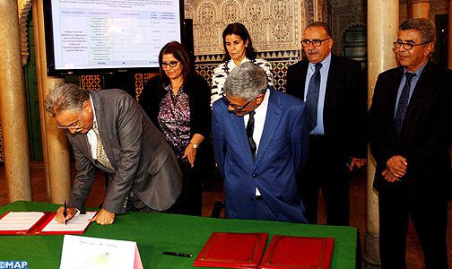 نبيل بنعبد الله يوقع عقد البرنامج الجهوي 2017-2021 الخاص بجهة الدار البيضاء-سطات