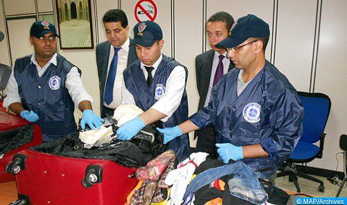الدار البيضاء .. أمن مطار محمد الخامس الدولي يوقف مواطنا نيجيريا ضبط متلبسا بمحاولة تهريب كمية من المخدرات