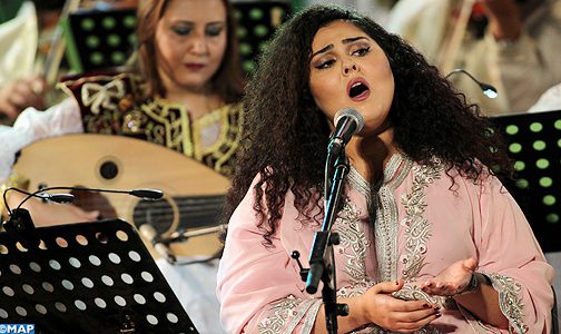 المغنية المغربية عبير العابد في افتتاح الدورة الـ54 لمهرجان قرطاج الدولي