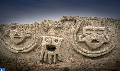 البيرو..العثور على جدار يحمل نقوشا يعود تاريخها لنحو 3800 سنة