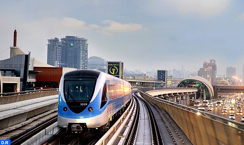 مترو دبي.. وسيلة نقل حديثة تساهم في ترشيد الوقت والحفاظ على البيئة