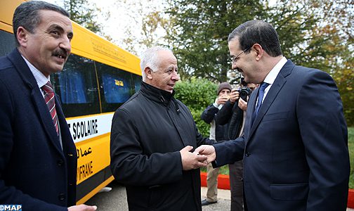 توزيع سيارات للنقل المدرسي على عدد من الجماعات الترابية بإقليم إيفران