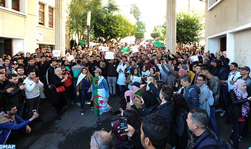 الطلبة الجزائريون يتظاهرون ضد الولاية الخامسة