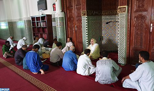 الداخلة.. نفحات رمضان تذكي أجواء العبادة داخل مساجد المدينة