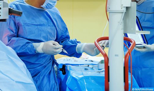 الفقيه بن صالح: فريق طبي يجري بنجاح عملية استبدال مفصل كوع سيدة ستينية بمفصل اصطناعي