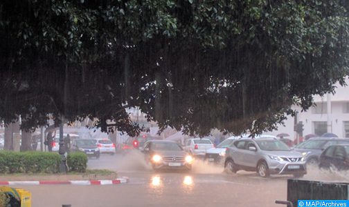 أمطار قوية وأحيانا عاصفية بالعديد من مناطق المملكة
