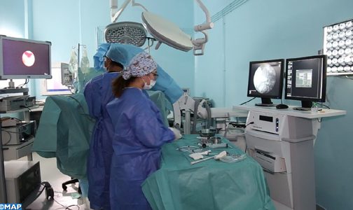 إجراء أول تدخلين جراحيين للتنظير الداخلي للكلي باستخدام الليزر في مستشفى الحسن الثاني بالداخلة