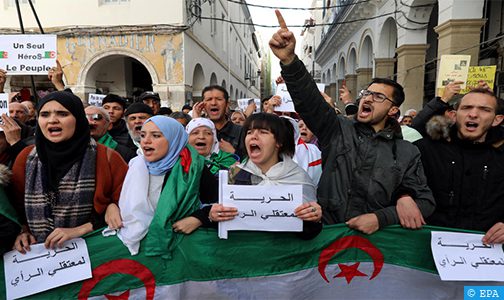 ائتلاف من الأحزاب الجزائرية يندد ب”عناد النظام في رفض مسار التغيير الديمقراطي”