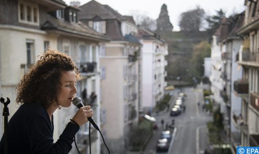 معهد العالم العربي يحتفي بعيد الموسيقى من خلال إقامة كاريوكي عملاق في ساحته بباريس