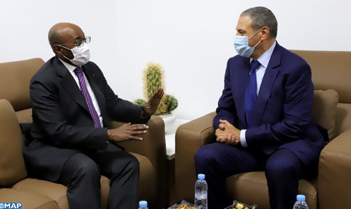 وزير الشؤون الخارجية الغابوني يجدد من العيون دعم بلاده الثابت لمغربية الصحراء