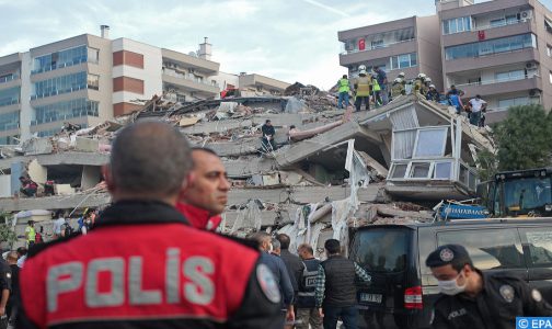 زلزال إزمير.. ارتفاع عدد الضحايا إلى 17 قتيلا و709 جرحى