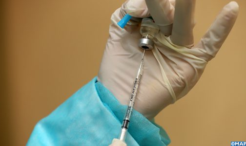 إقليم برشيد .. سيدة تتلقى جرعتين من اللقاح المضاد ل(كوفيد 19) تباعا وفي نفس الوقت