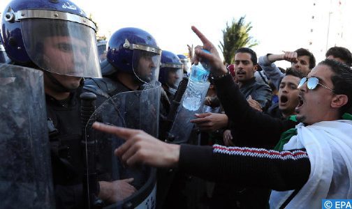 الجزائر.. حزب معارض يندد ب”القمع الشديد” للمتظاهرين