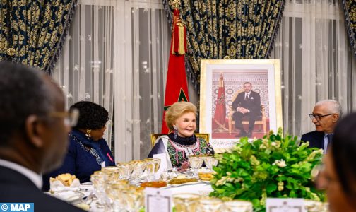 جلالة الملك يقيم مأدبة عشاء على شرف المشاركين في الجمع العام العاشر للاتحاد الإفريقي للمكفوفين، ترأستها صاحبة السمو الأميرة للا لمياء الصلح