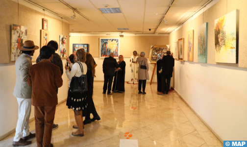 فاس: فنانات يستعرضن إبداعاتهن في معرض فن الخط العربي والزخرفة