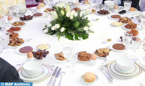 القنصلية العامة بأوترخت تجمع مغاربة هولندا حول مائدة الإفطار