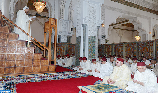 SM le Roi, Amir Al Mouminine, accomplit la prière du vendredi à Rabat