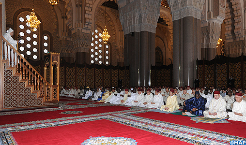SM le Roi, Amir Al Mouminine, accomplit la prière du vendredi à la mosquée Hassan II de Casablanca