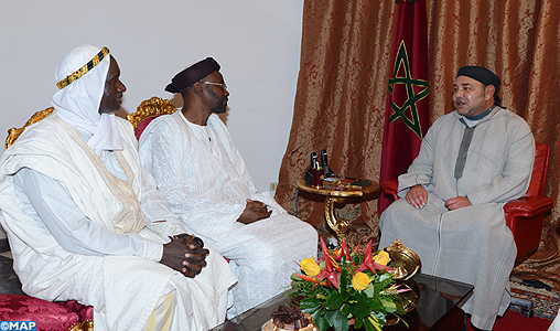 SM le Roi, Amir Al Mouminine, reçoit à Bamako les représentants de la Tariqa Tijania et de la Tariqa Qadiria