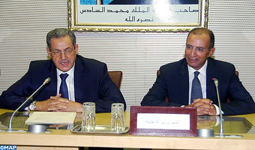 Passation de pouvoirs entre MM. Mohamed Hassad et Mohand Laenser