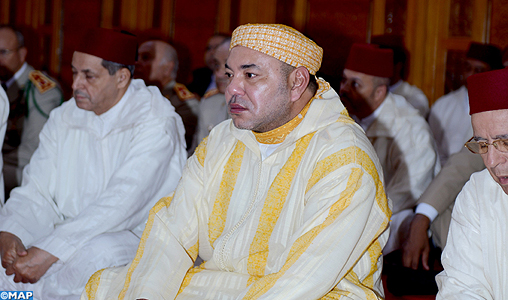 SM le Roi accomplit la prière du vendredi à la mosquée Moulay El Hassan I-er à Errachidia