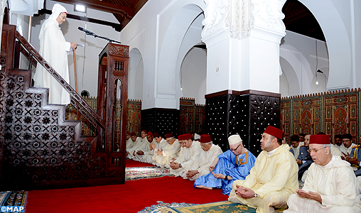 SM le Roi accomplit la prière du vendredi à la mosquée Al Mohammadi à Rabat et reçoit le ministre délégué malien chargé des Affaires religieuses et du culte