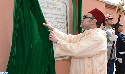 SM le Roi, Amir Al-Mouminine, inaugure à Marrakech la mosquée “SAR le Prince Héritier Moulay El Hassan” et y accomplit la prière du vendredi