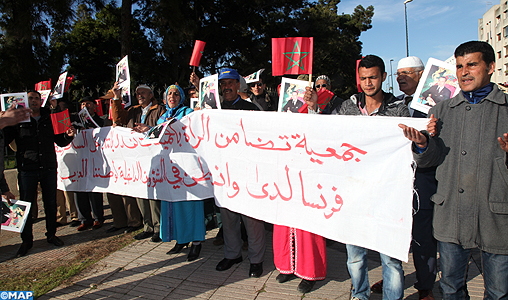 Des milliers de jeunes manifestent devant l’ambassade de France à Rabat contre les agissements de responsables français à l’égard du Royaume