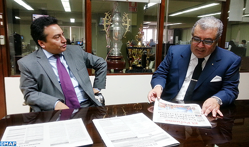 M. Khalil Hachimi Idrissi s’entretient à Lima avec le directeur de la Société péruvienne des services éditoriaux “Editora Peru”