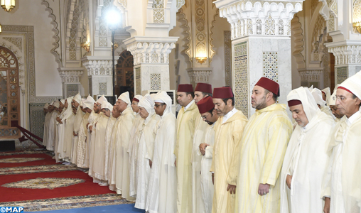 SM le Roi, Amir Al-Mouminine, préside à la mosquée Mohammed VI à Oujda une veillée religieuse en commémoration de Laylat Al-Qadr