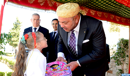 SM le Roi donne à M’diq le coup d’envoi officiel de la rentrée scolaire 2014-2015 et lance l’Initiative Royale “Un million de cartables”