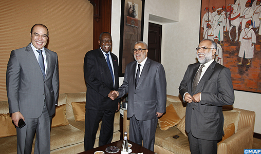 M. Benkirane s’entretient à Rabat avec le président de la Confédération africaine de football
