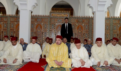 SM le Roi, Amir Al Mouminine accomplit la prière du vendredi à la mosquée “Al Oukhoua Al Islamiya” à Rabat