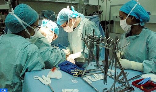 Une équipe médicale marocaine réalise avec succès trois opérations distinctes de greffe de foie et de reins