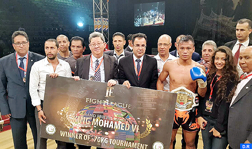 Grand Prix SM le Roi Mohammed VI de kick-boxing Maroc 2015: victoire du Thaïlandais Sittichai face au champion Yassine Bitar